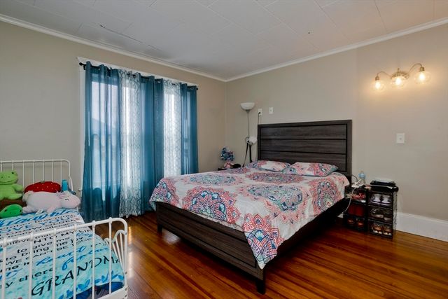 29 Eddywood St, Springfield, MA 01118