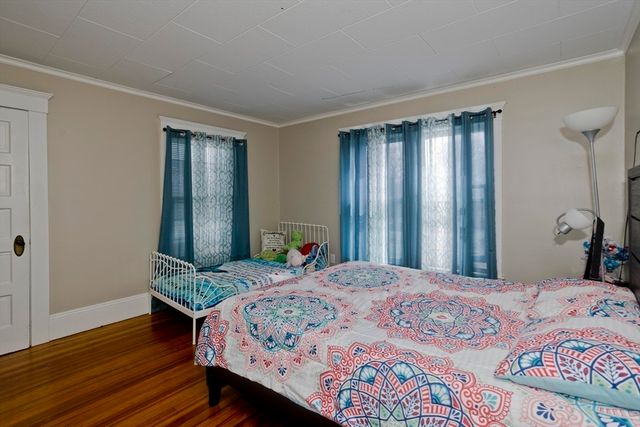 29 Eddywood St, Springfield, MA 01118