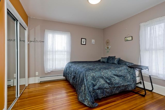 29 Eddywood St, Springfield, MA 01118