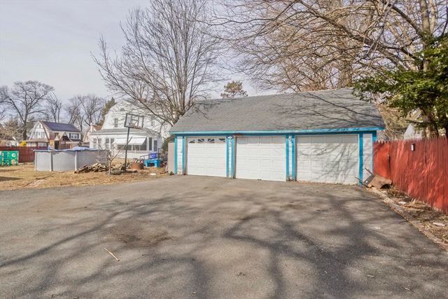 29 Eddywood St, Springfield, MA 01118
