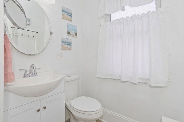 29 Eddywood St, Springfield, MA 01118