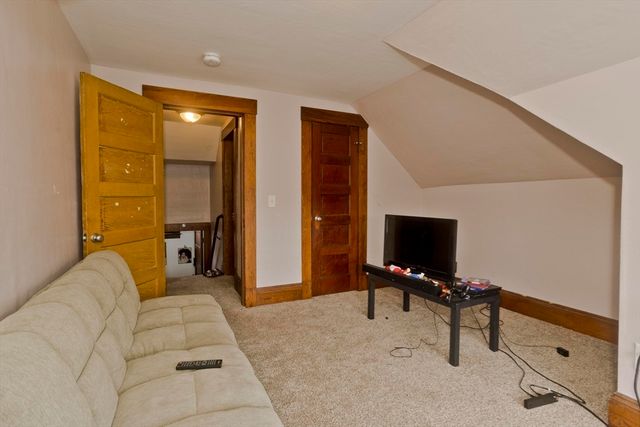 29 Eddywood St, Springfield, MA 01118