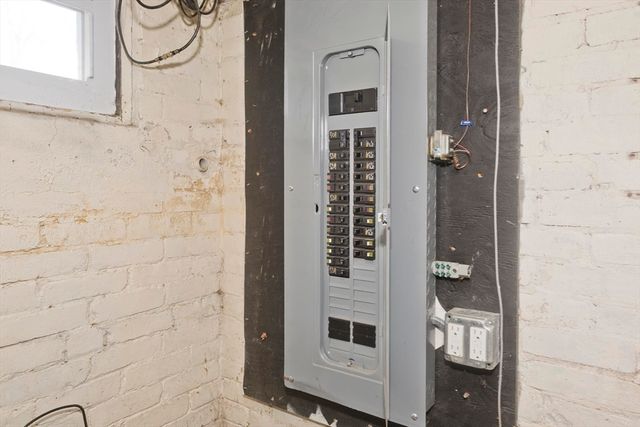 29 Eddywood St, Springfield, MA 01118