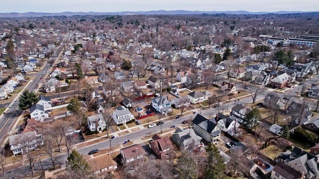 29 Eddywood St, Springfield, MA 01118