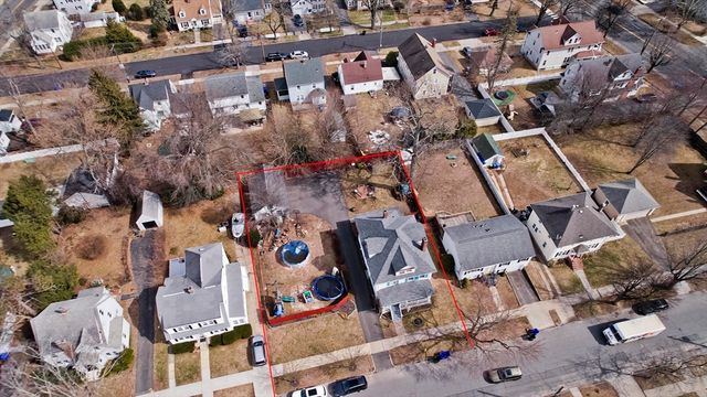 29 Eddywood St, Springfield, MA 01118