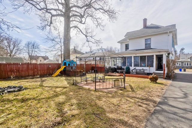 29 Eddywood St, Springfield, MA 01118