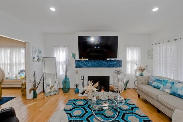 29 Eddywood St, Springfield, MA 01118