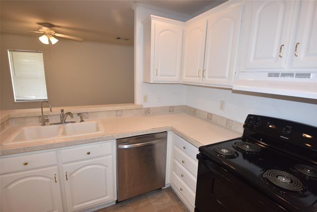 10010 Sugarvine Lane, Tomball, TX 77375