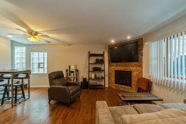 542 W Arlington Place F, Chicago, IL 60614