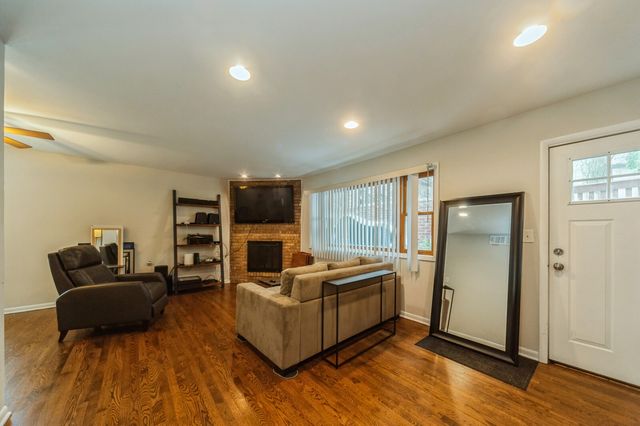 542 W Arlington Place F, Chicago, IL 60614