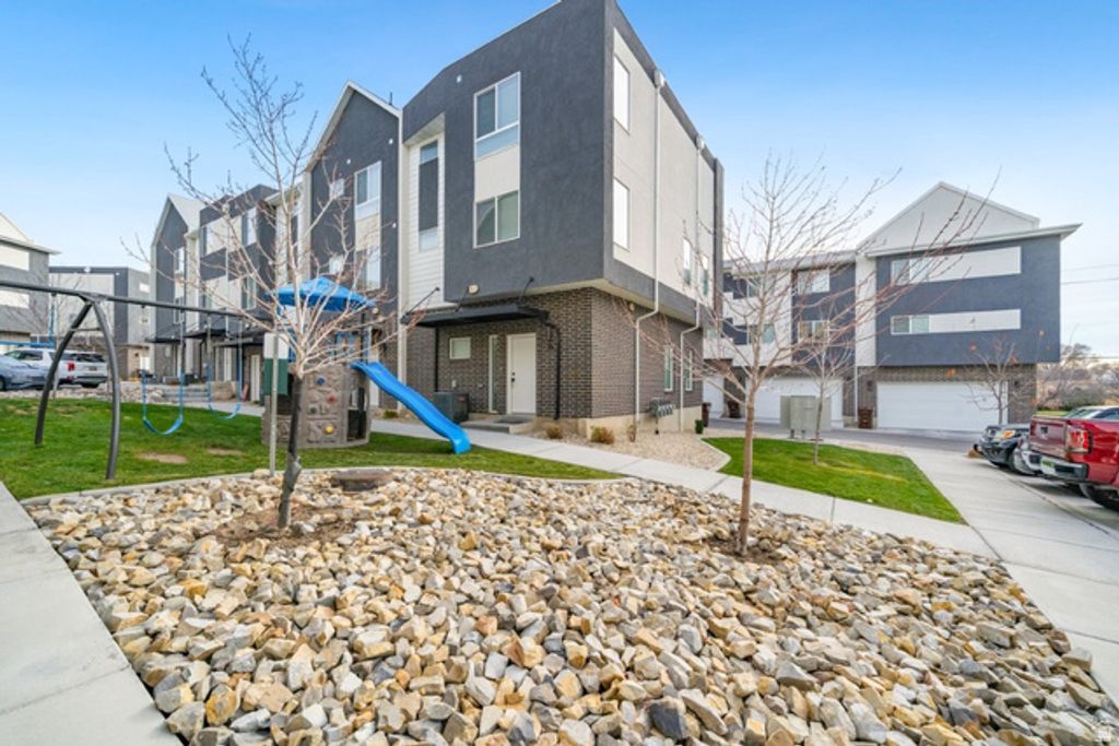 70 E WEEKES WAY, Clearfield, UT 84015