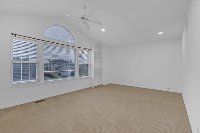 1171 HEAVENS GATE, Lake In The Hills, IL 60156
