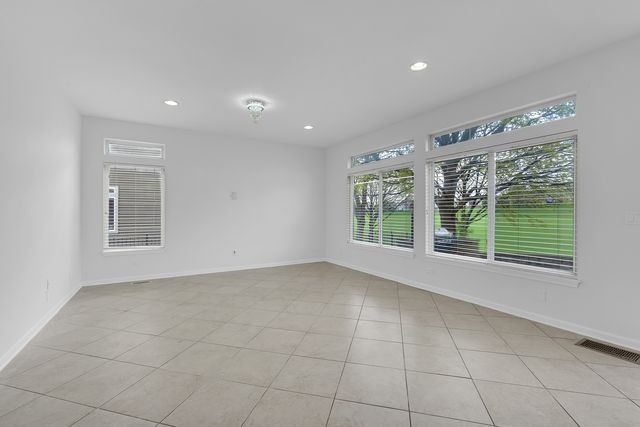 1171 HEAVENS GATE, Lake In The Hills, IL 60156