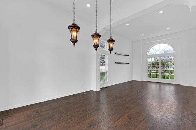1171 HEAVENS GATE, Lake In The Hills, IL 60156