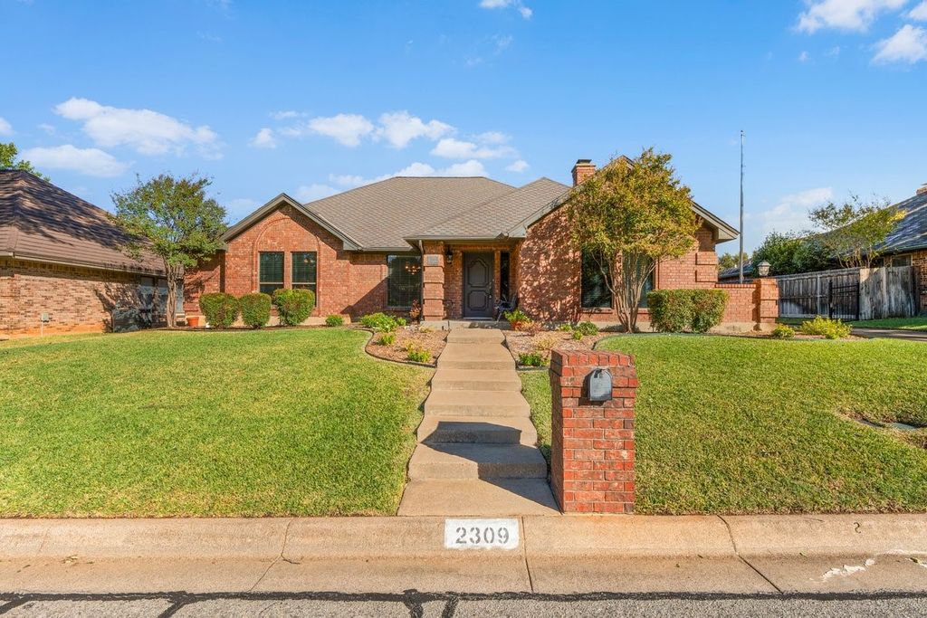 2309 Wimbledon Drive, Arlington, TX 76017