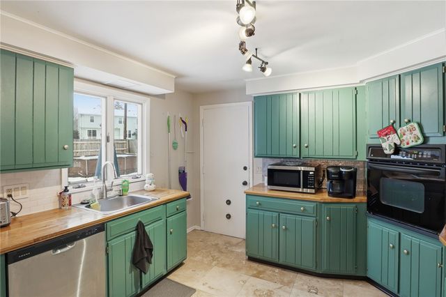 88 Mont Morency Drive, Greece, NY 14612