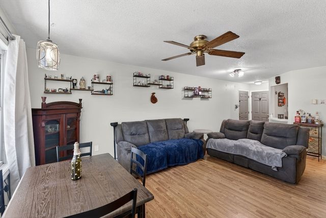 14 Turnbuckle Ln 27, Merrimack, NH 03054