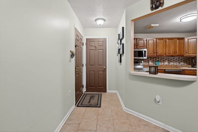 14 Turnbuckle Ln 27, Merrimack, NH 03054