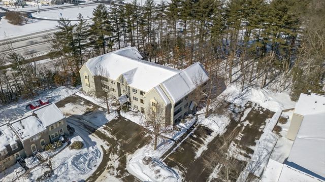 14 Turnbuckle Ln 27, Merrimack, NH 03054