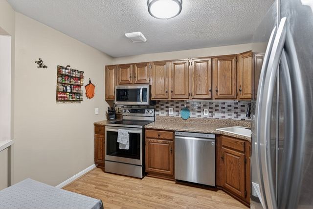 14 Turnbuckle Ln 27, Merrimack, NH 03054