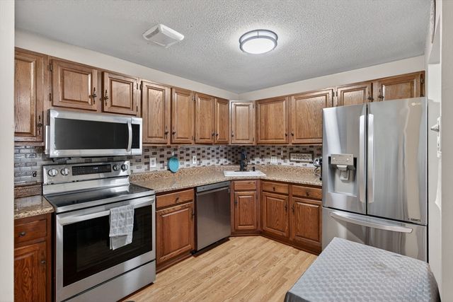 14 Turnbuckle Ln 27, Merrimack, NH 03054