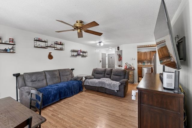 14 Turnbuckle Ln 27, Merrimack, NH 03054