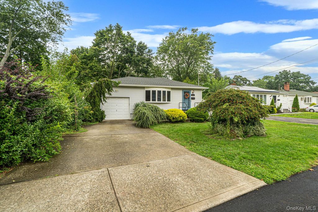 21 Pearsall Place, Deer Park, NY 11729 — photo 3