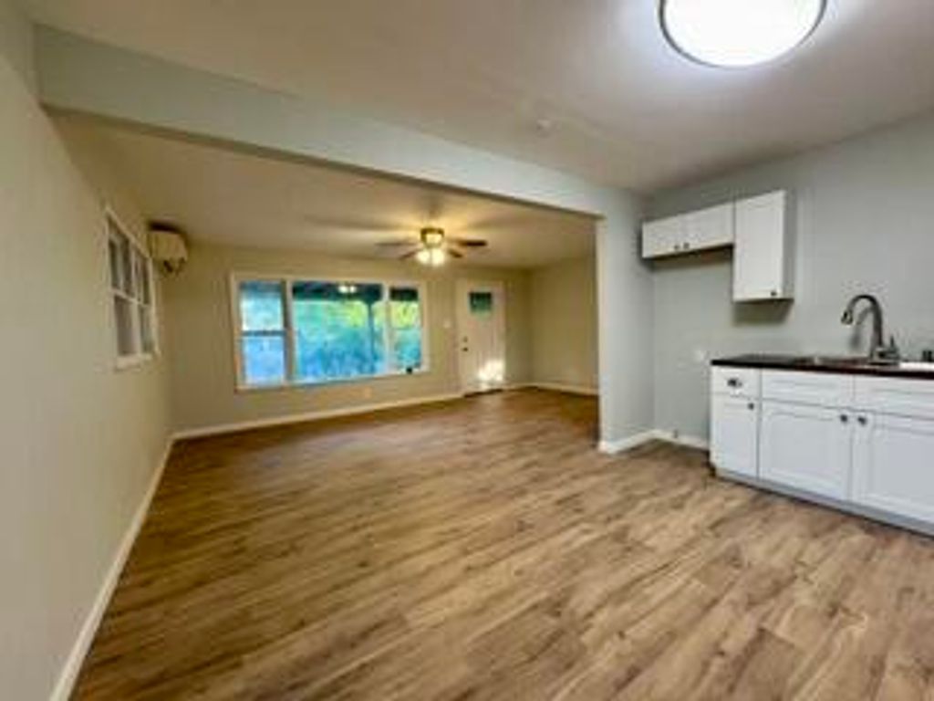 Image 10 of property listing at 3211 N Oakes Street, San Angelo, TX 76903