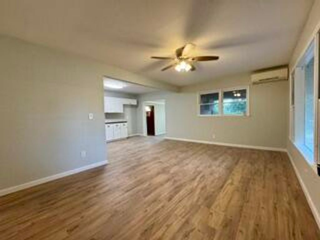 Image 6 of property listing at 3211 N Oakes Street, San Angelo, TX 76903