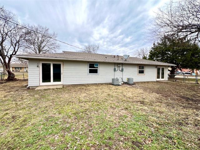 2414-16 Jasu Drive, Lawrence, KS 66046