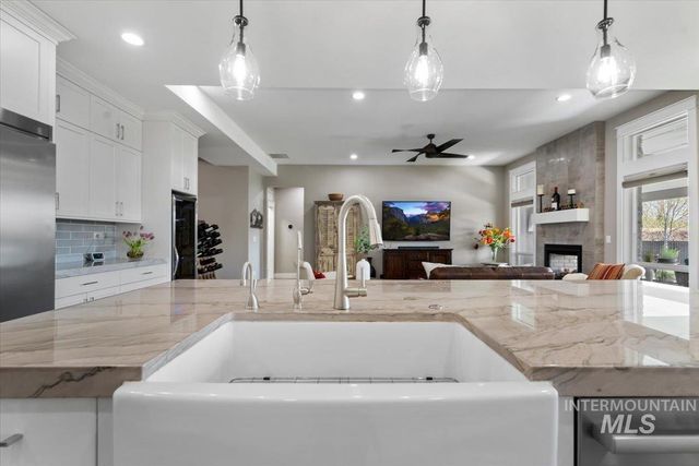 2889 E Columbus River Court, Nampa, ID 83686