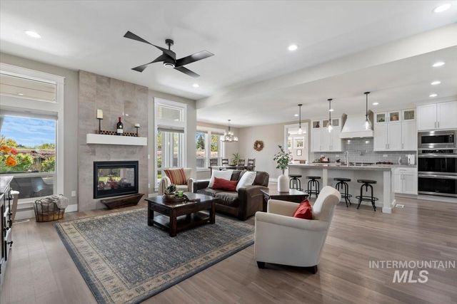 2889 E Columbus River Court, Nampa, ID 83686