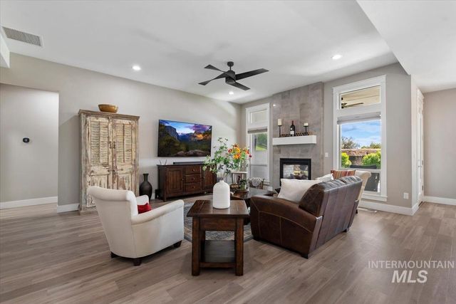 2889 E Columbus River Court, Nampa, ID 83686