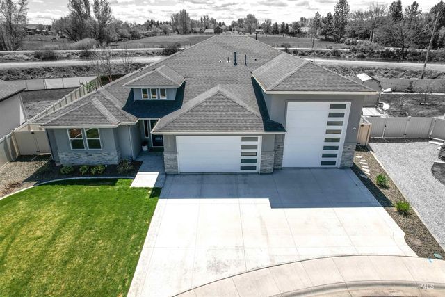 2889 E Columbus River Court, Nampa, ID 83686