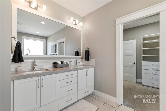 2889 E Columbus River Court, Nampa, ID 83686