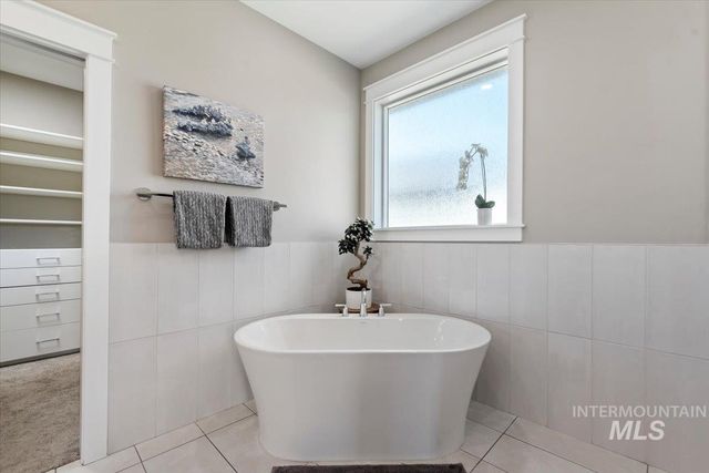 2889 E Columbus River Court, Nampa, ID 83686