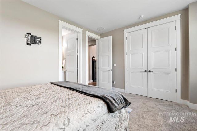 2889 E Columbus River Court, Nampa, ID 83686