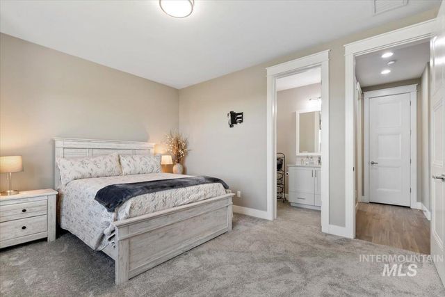 2889 E Columbus River Court, Nampa, ID 83686
