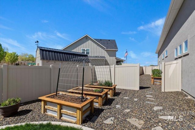 2889 E Columbus River Court, Nampa, ID 83686