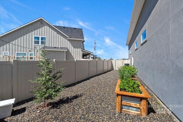 2889 E Columbus River Court, Nampa, ID 83686