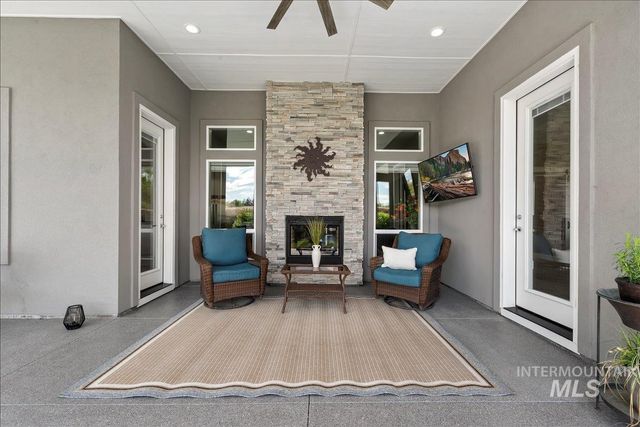 2889 E Columbus River Court, Nampa, ID 83686