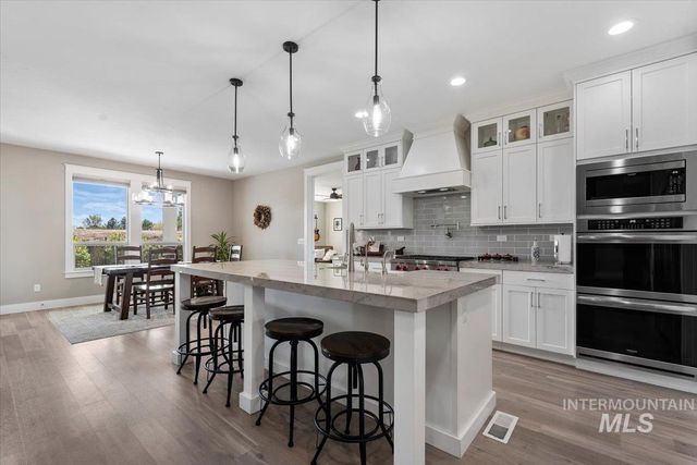 2889 E Columbus River Court, Nampa, ID 83686