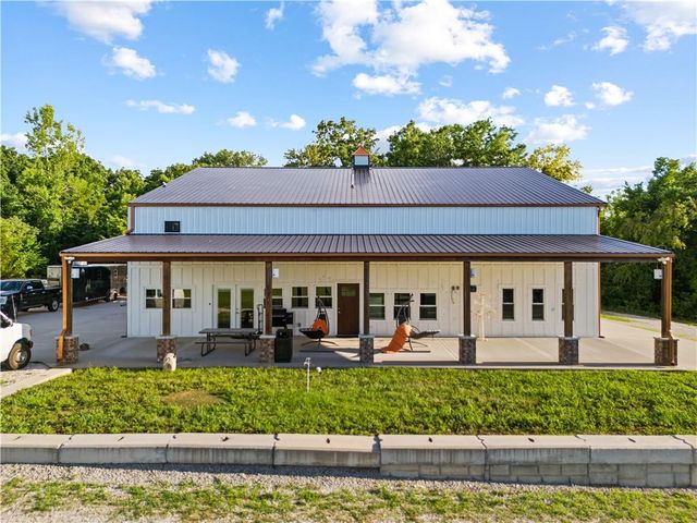 1703 SW Hawes Lane, Oak Grove, MO 64075