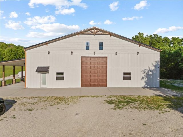 1703 SW Hawes Lane, Oak Grove, MO 64075