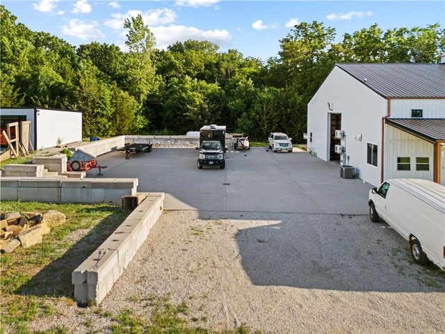 1703 SW Hawes Lane, Oak Grove, MO 64075