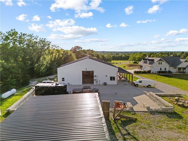 1703 SW Hawes Lane, Oak Grove, MO 64075