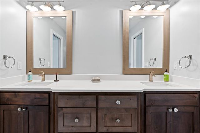 1703 SW Hawes Lane, Oak Grove, MO 64075