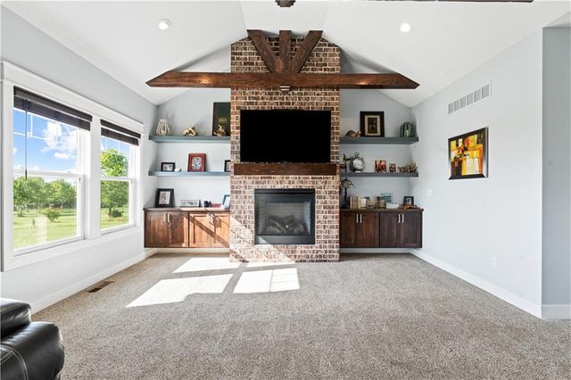 1703 SW Hawes Lane, Oak Grove, MO 64075