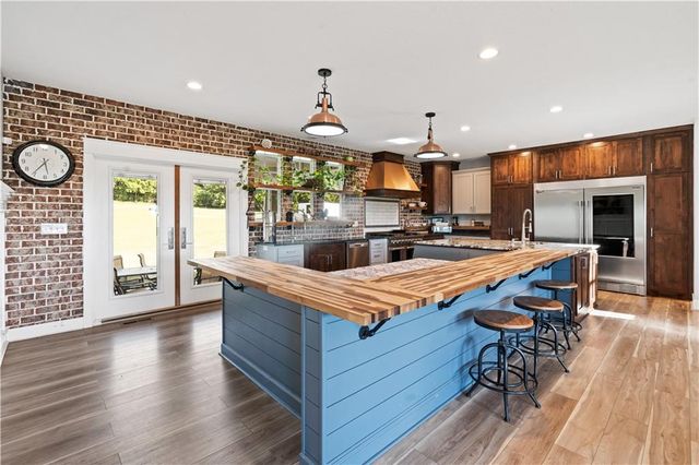 1703 SW Hawes Lane, Oak Grove, MO 64075