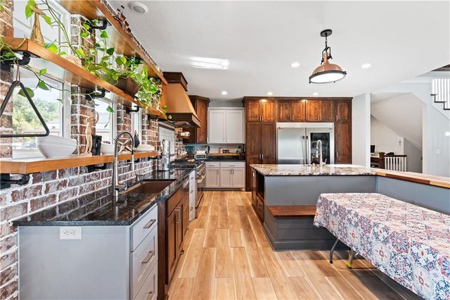 1703 SW Hawes Lane, Oak Grove, MO 64075